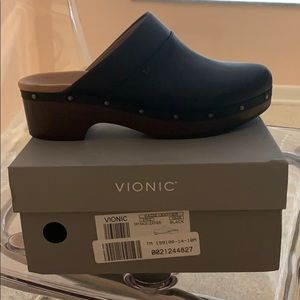 Vionic black leather clog